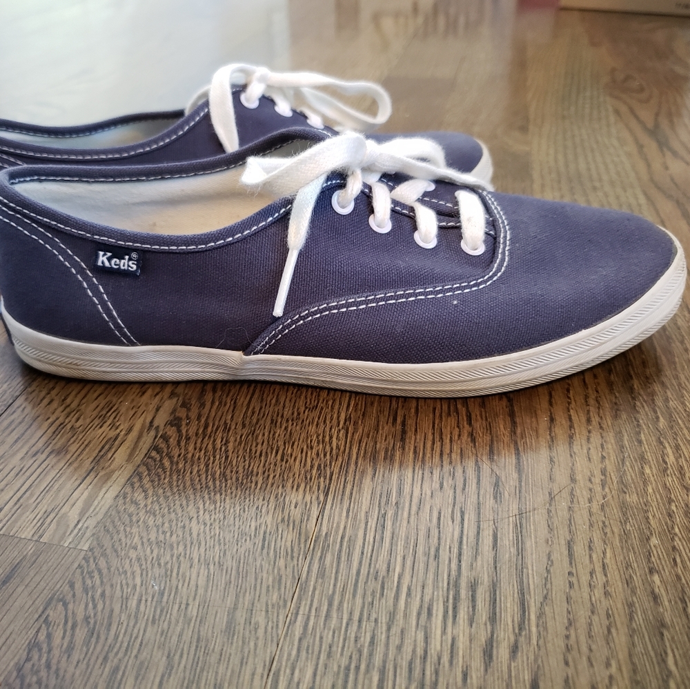 Keds original sneaker 6 EE.  6XW